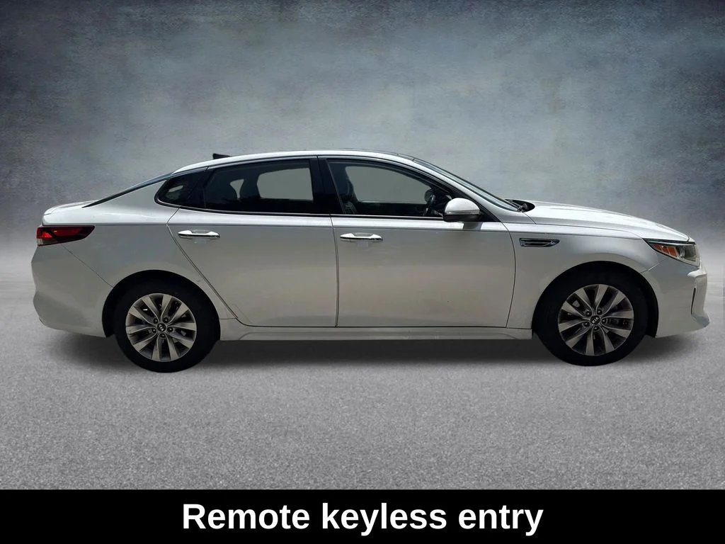 Used 2018 White Kia S image 7