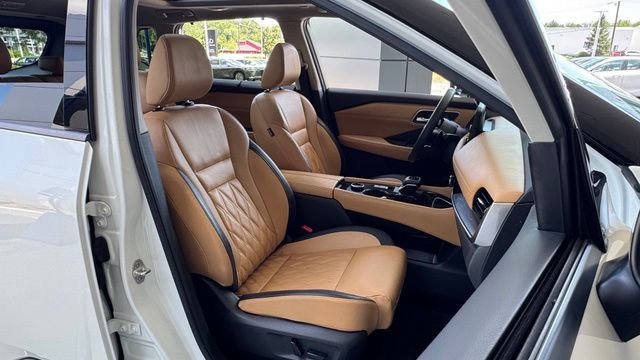 Used 2023 Pearl White Tricoat Nissan Platinum image 25