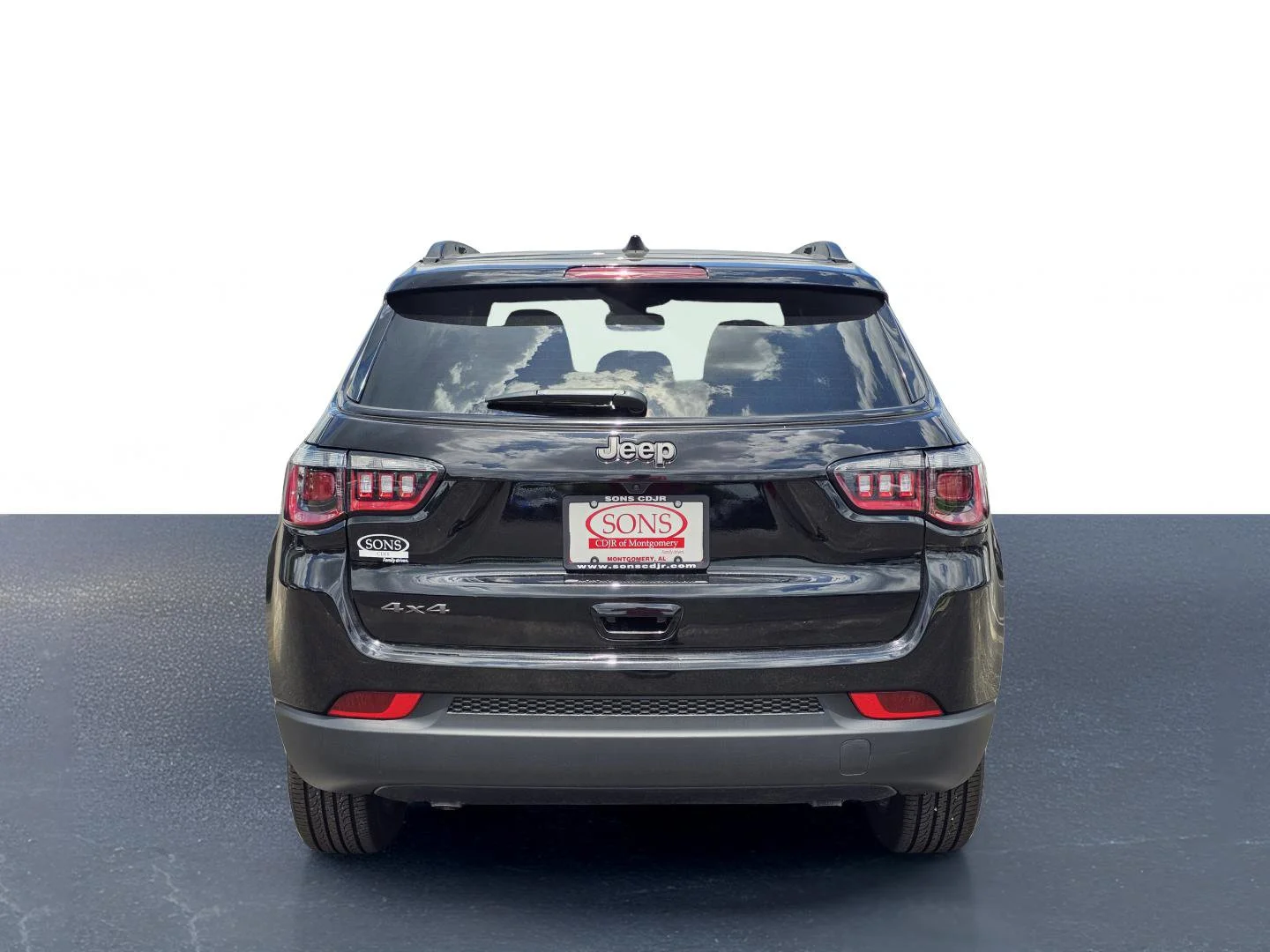 New 2026 Diamond Black Crystal Pearlcoat Jeep Latitude Altitude image 10