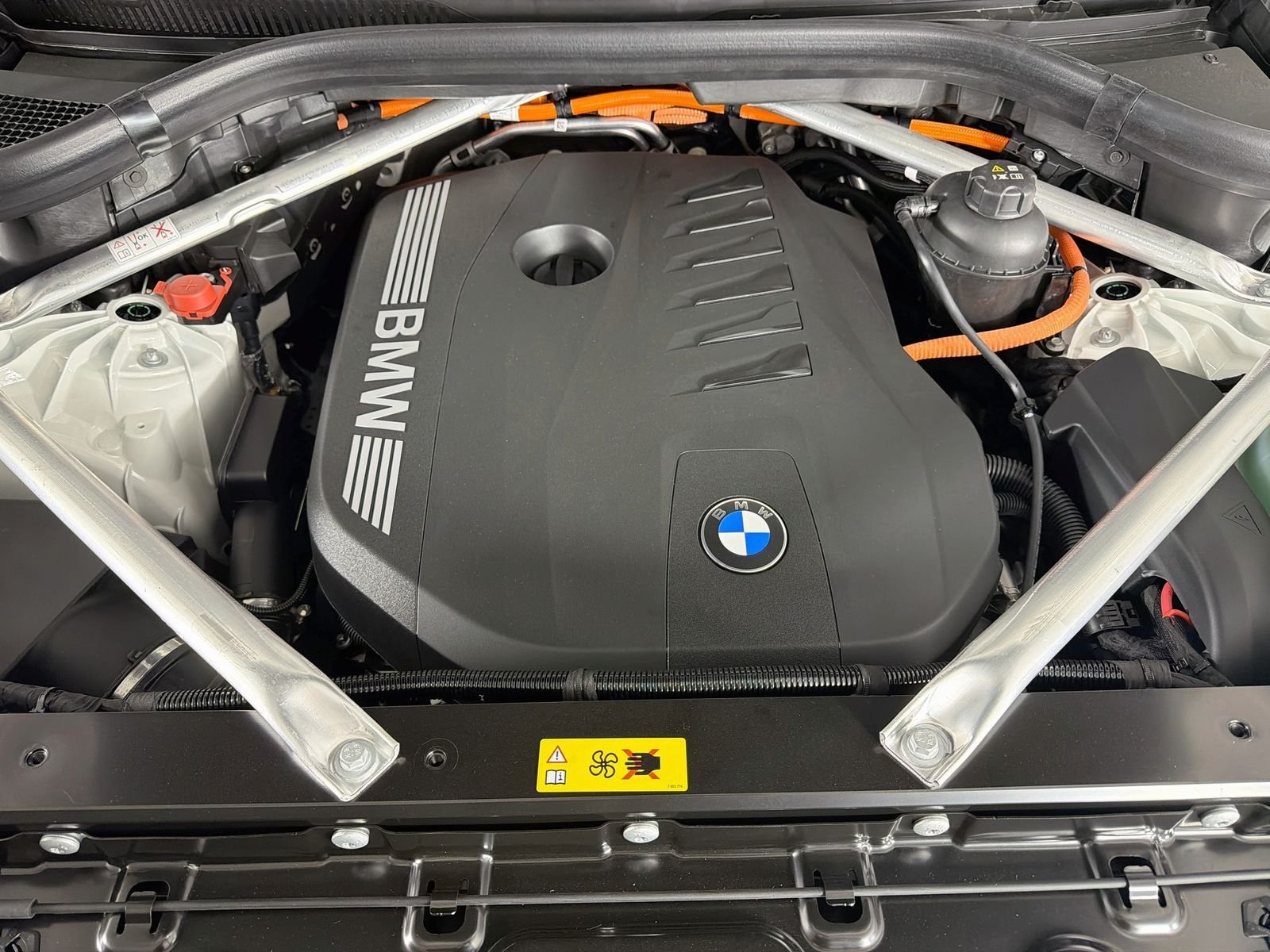 New 2026 Alpine White BMW xDrive50e image 32