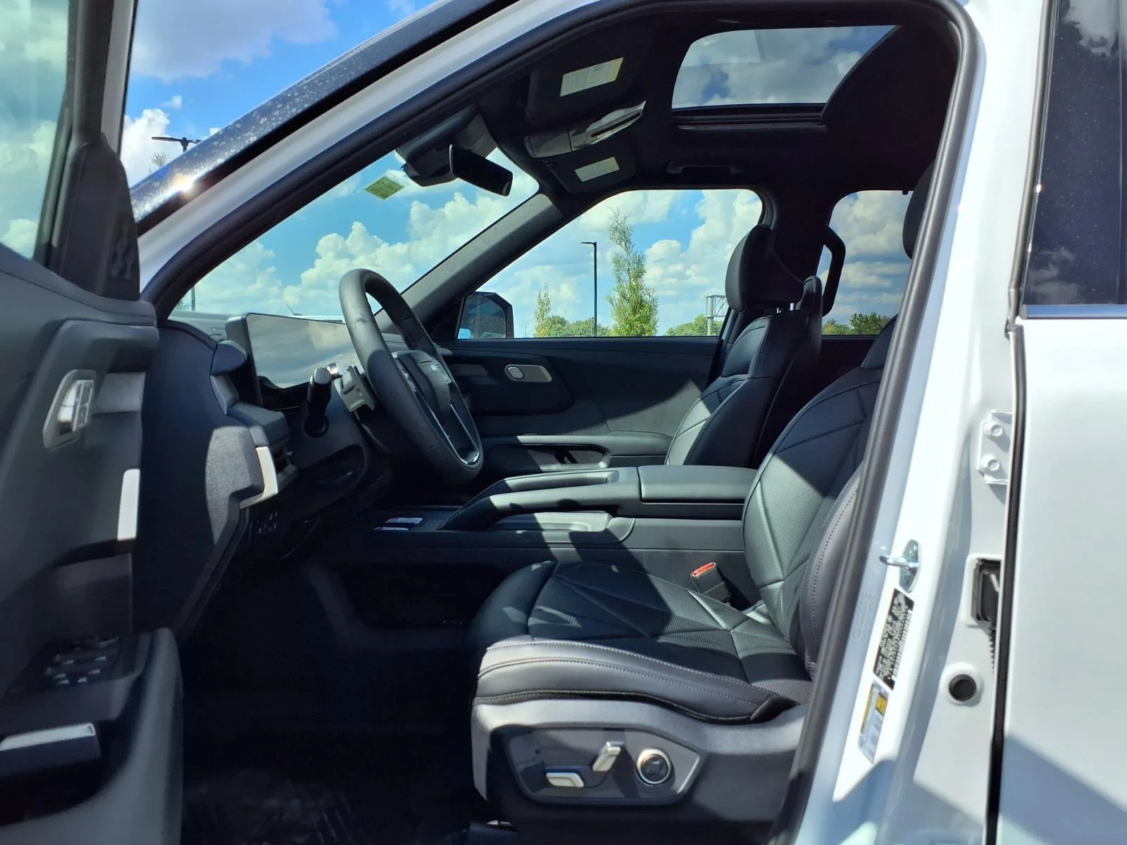 New 2027 Glacial White Pearl KIA EX AWD image 12