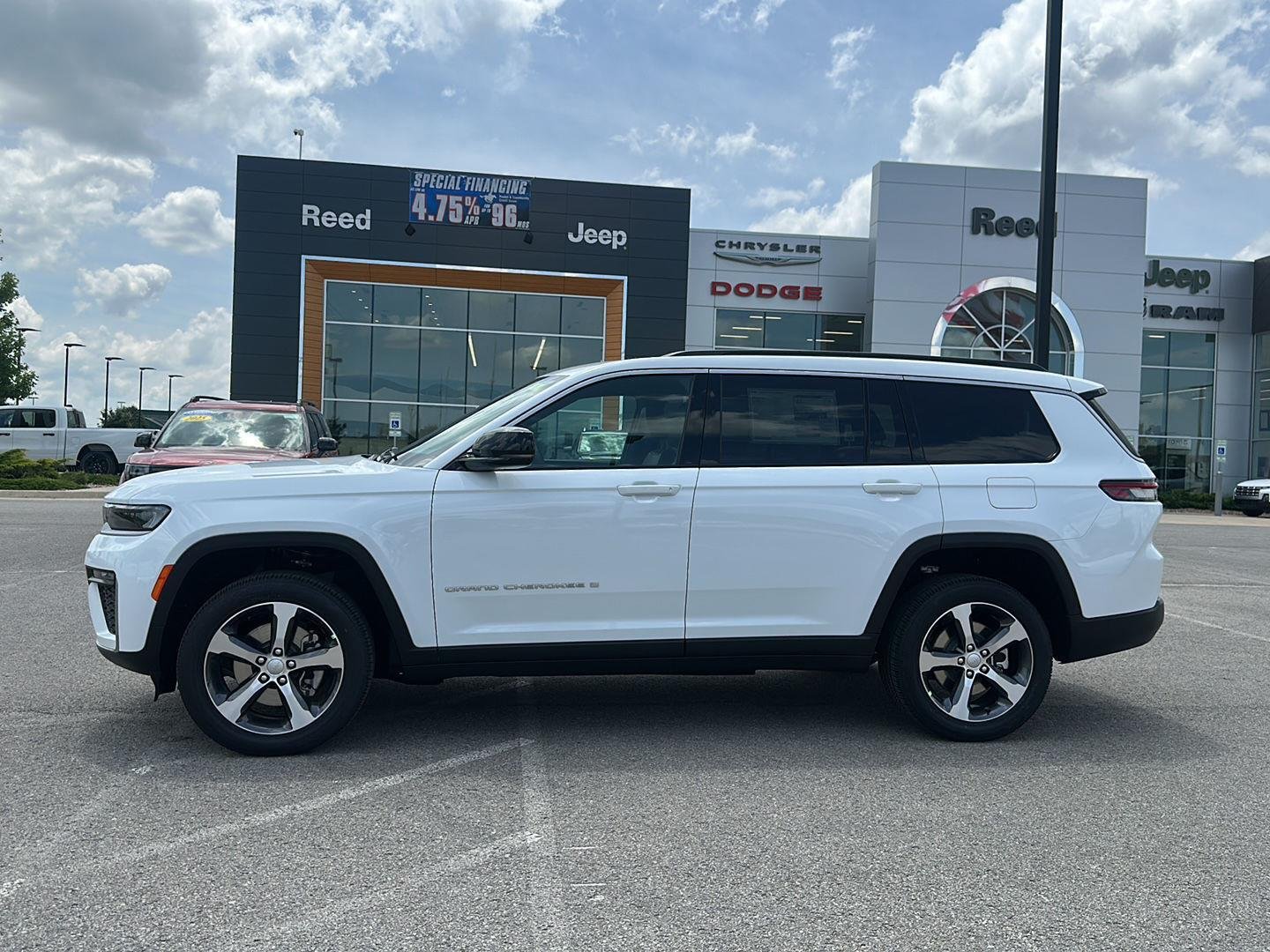 New 2026 Bright White Clear-Coat Exterior Paint Jeep Limited image 2