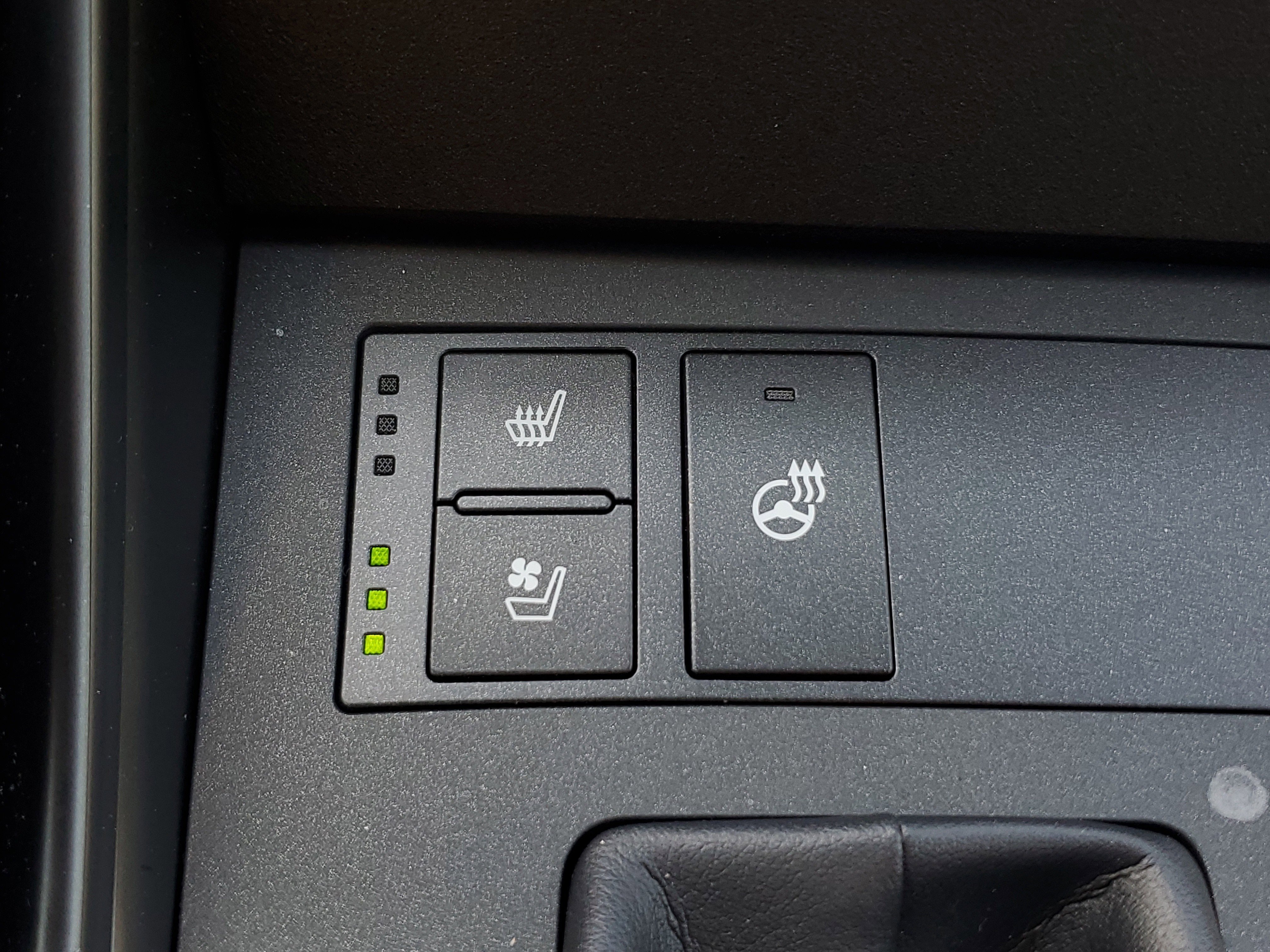 Used 2023  Lexus 300 image 25