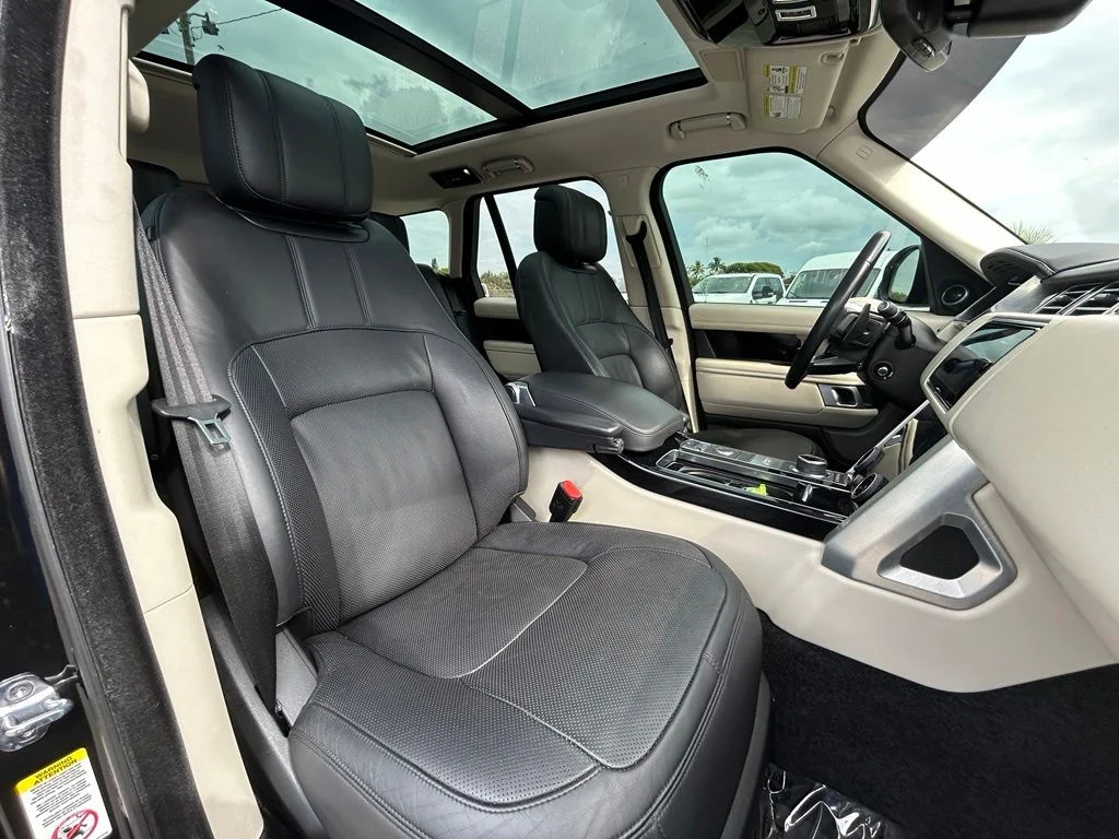 Used 2020 Santorini Black Land Rover HSE image 26