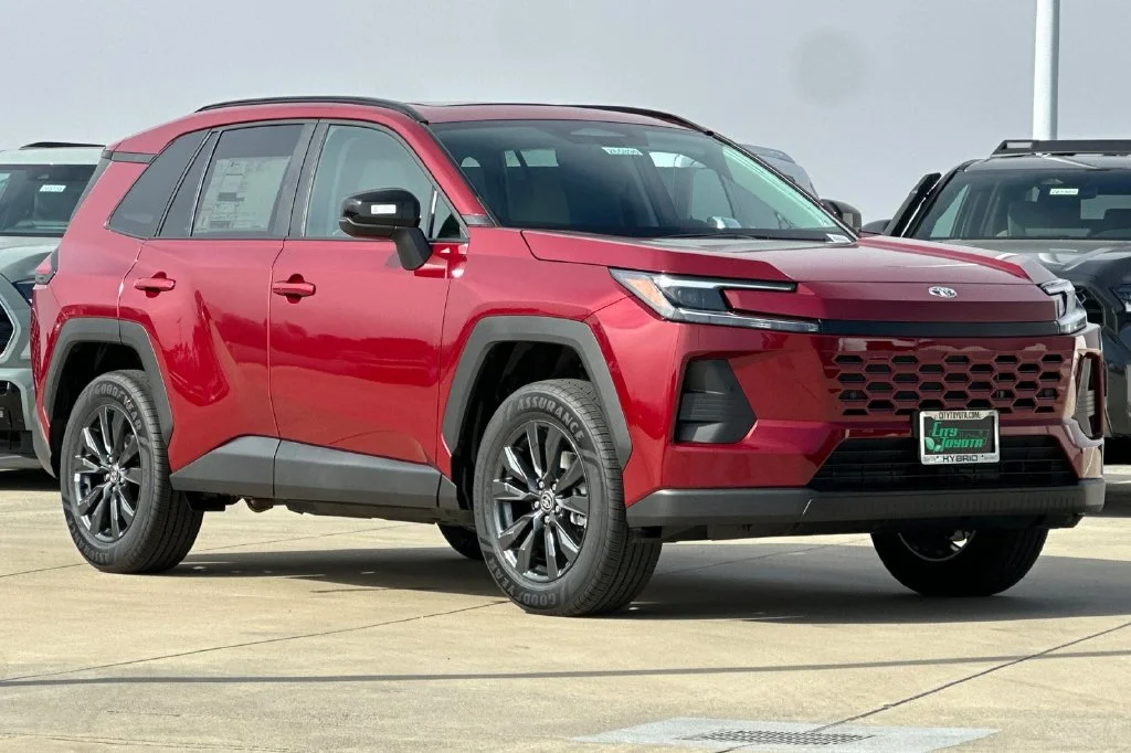 New 2026 Ruby Flare Pearl <sup>1</sup> Toyota  XLE Premium image 2