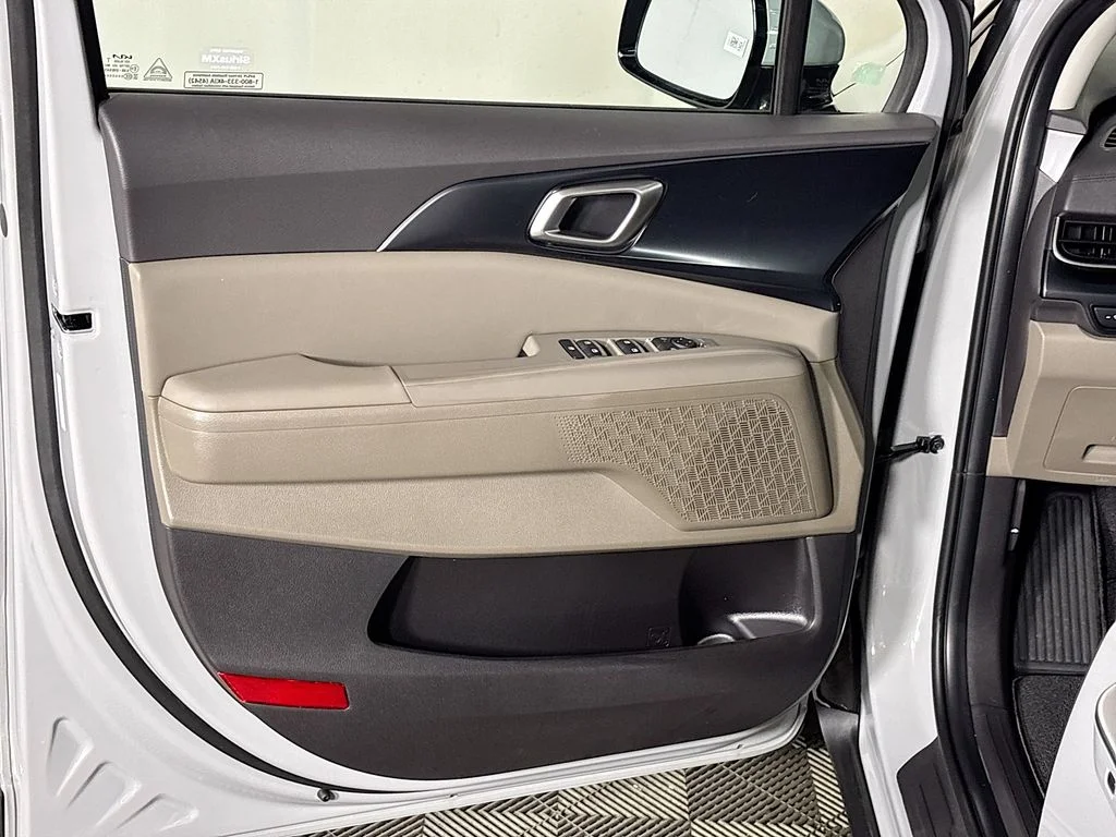 New 2027 Ceramic Silver Kia LX image 10