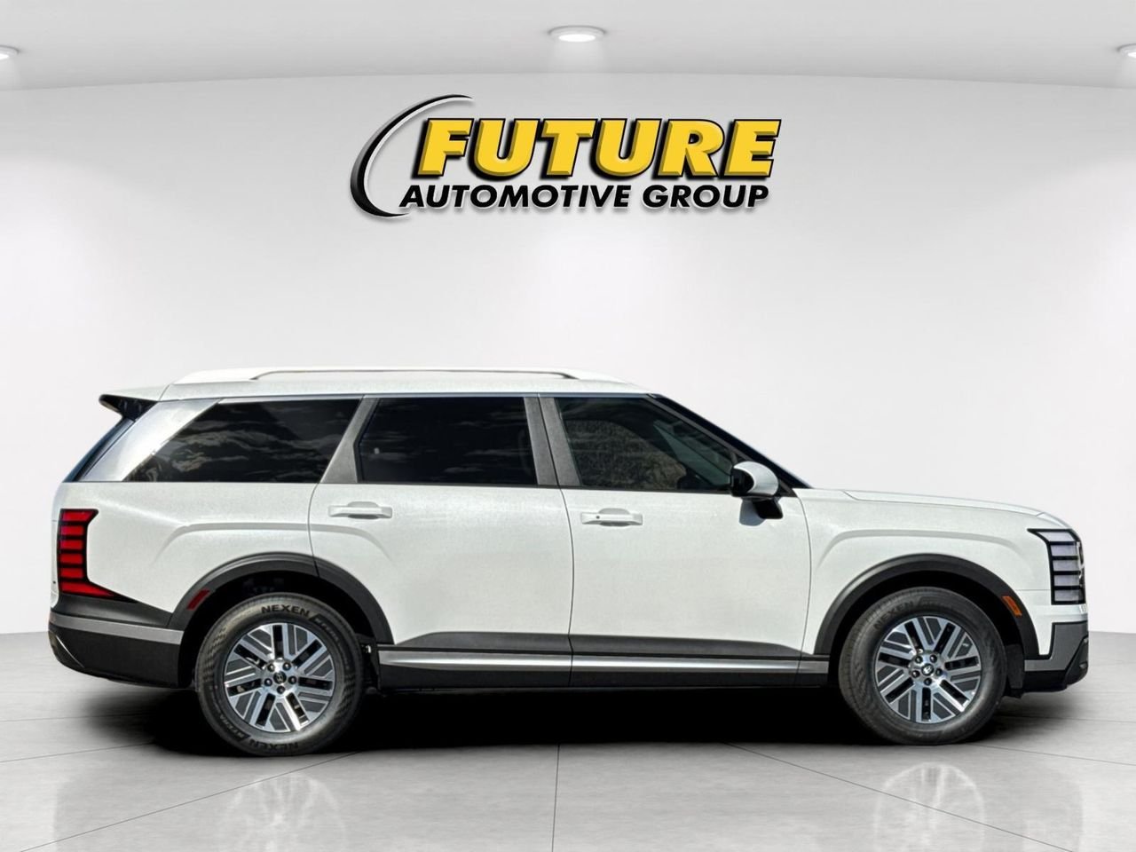 New 2027 White Hyundai SEL 8P image 2