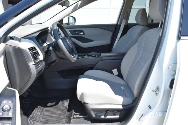 Used 2021 White Nissan SV image 11