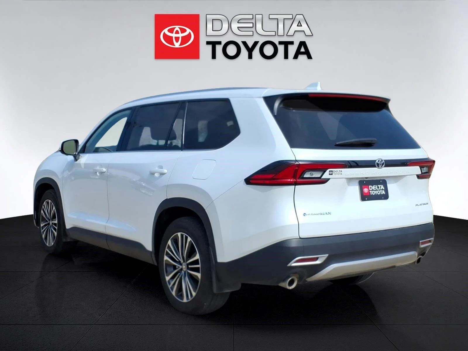 Used 2026 Wind Chill Pearl Toyota MAX Platinum image 3