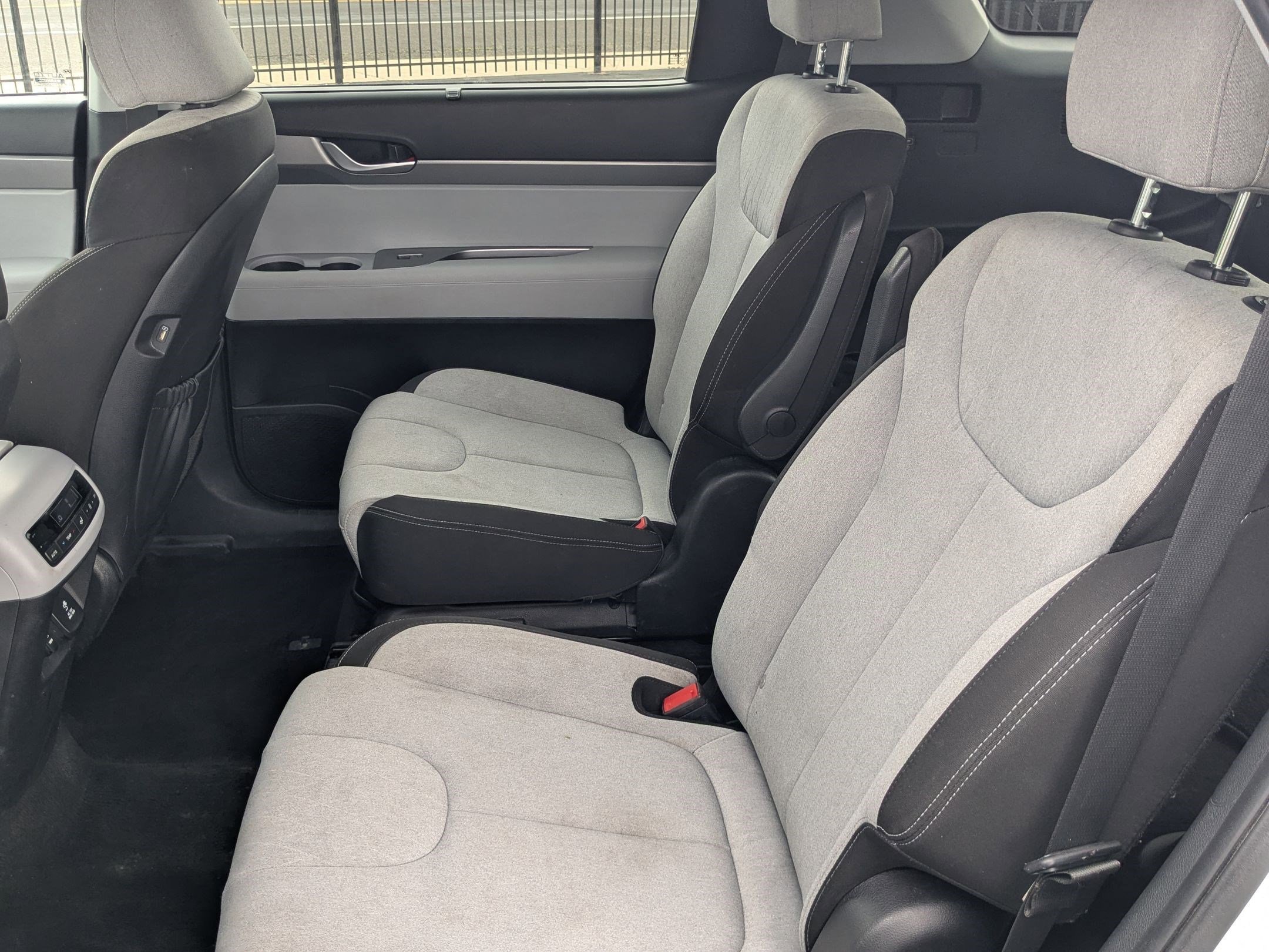 Used 2020 Hyper White Hyundai SEL image 28
