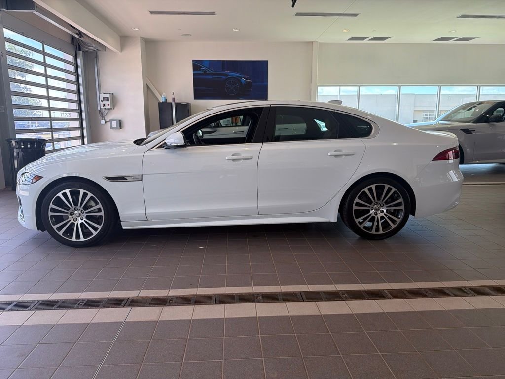Used 2024 White Jaguar R-Dynamic SE image 2