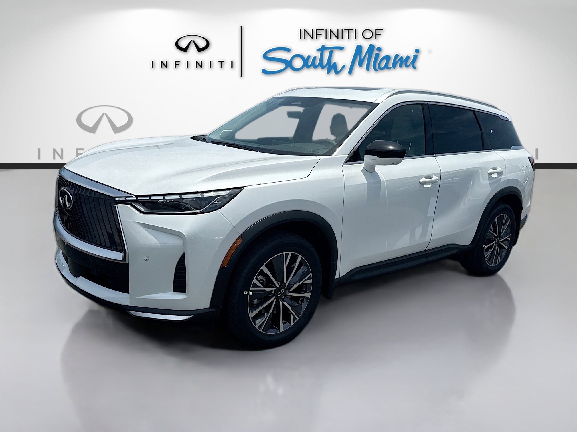 New 2027 RADIANT WHITE INFINITI Luxe FWD image 2