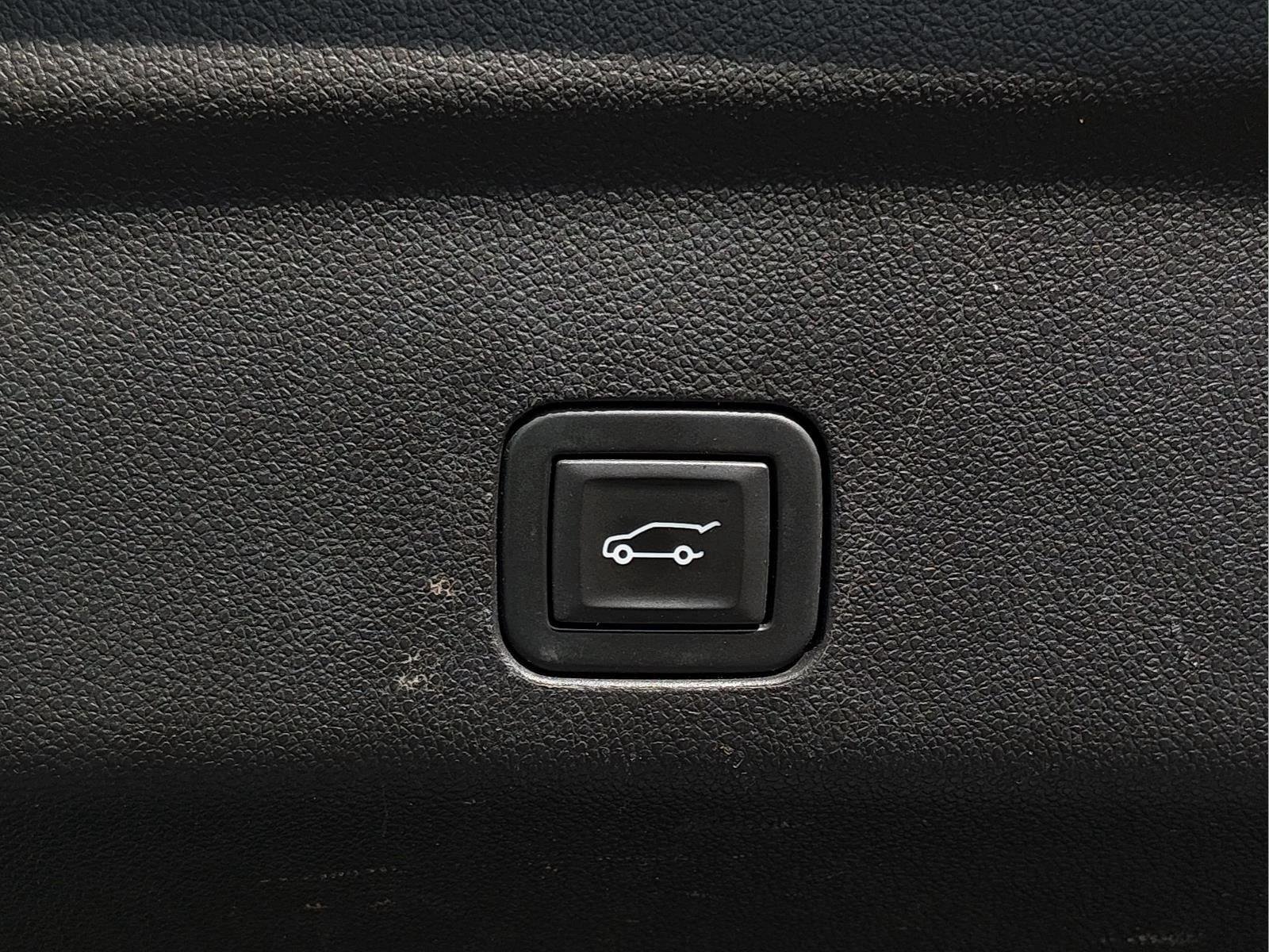 Used 2021 Summit White Chevrolet RST image 22