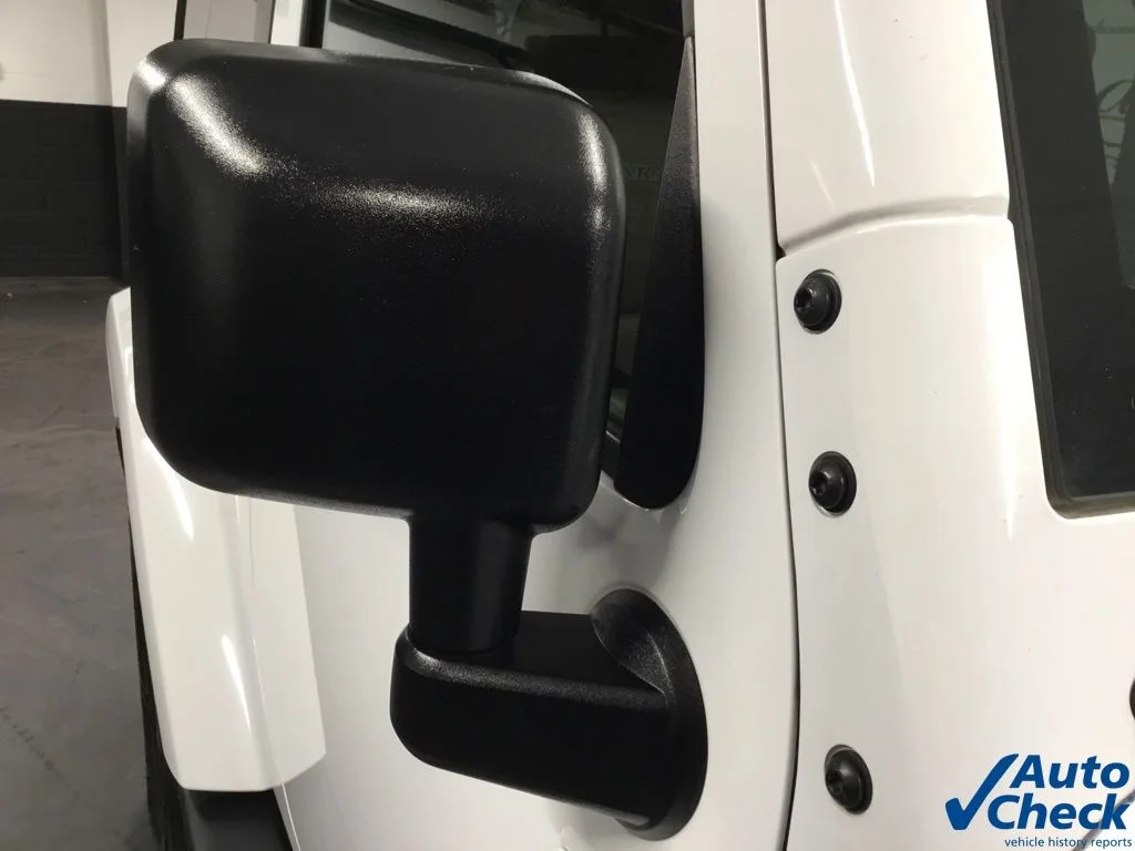 Used 2016 White Jeep Sahara image 19