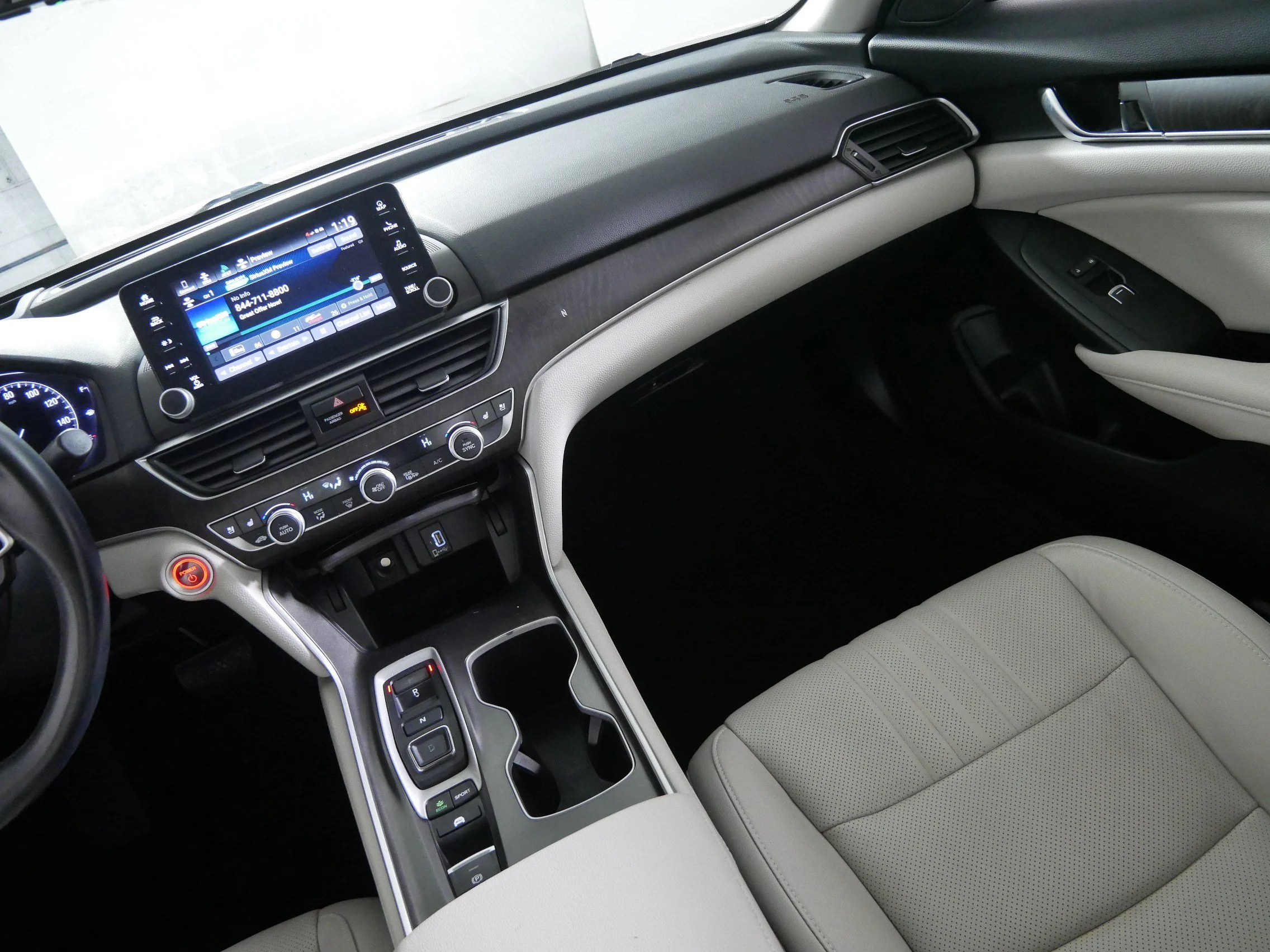 Used 2018 White Orchid Pearl Honda Touring image 11