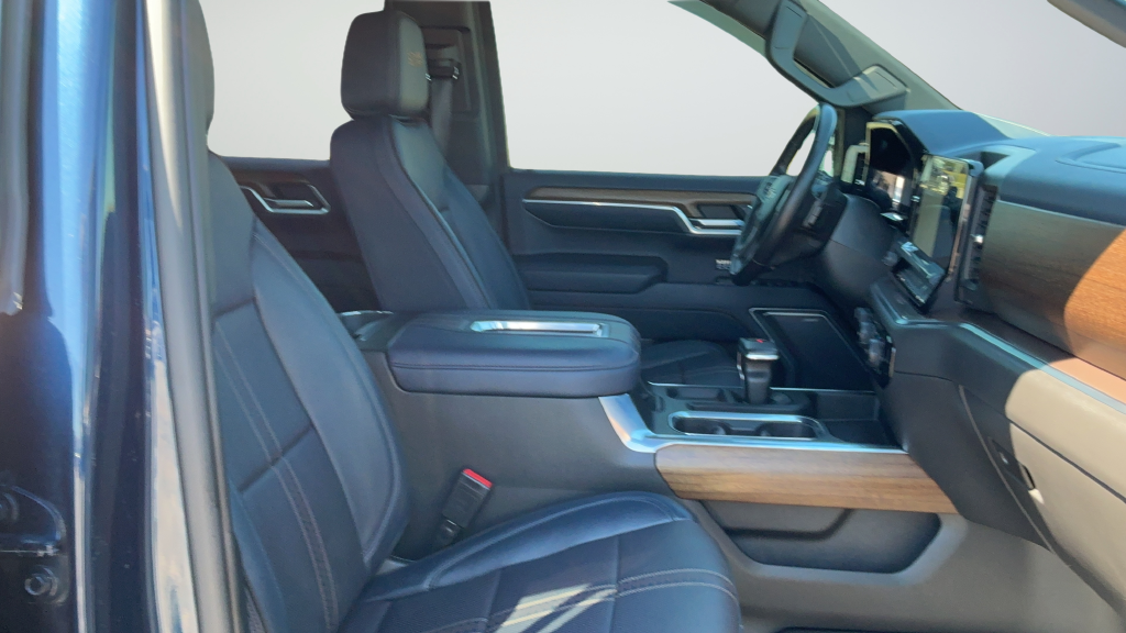 Used 2022 Blue Chevrolet High Country image 21