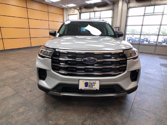 New 2026 Space White Metallic Ford Active image 2