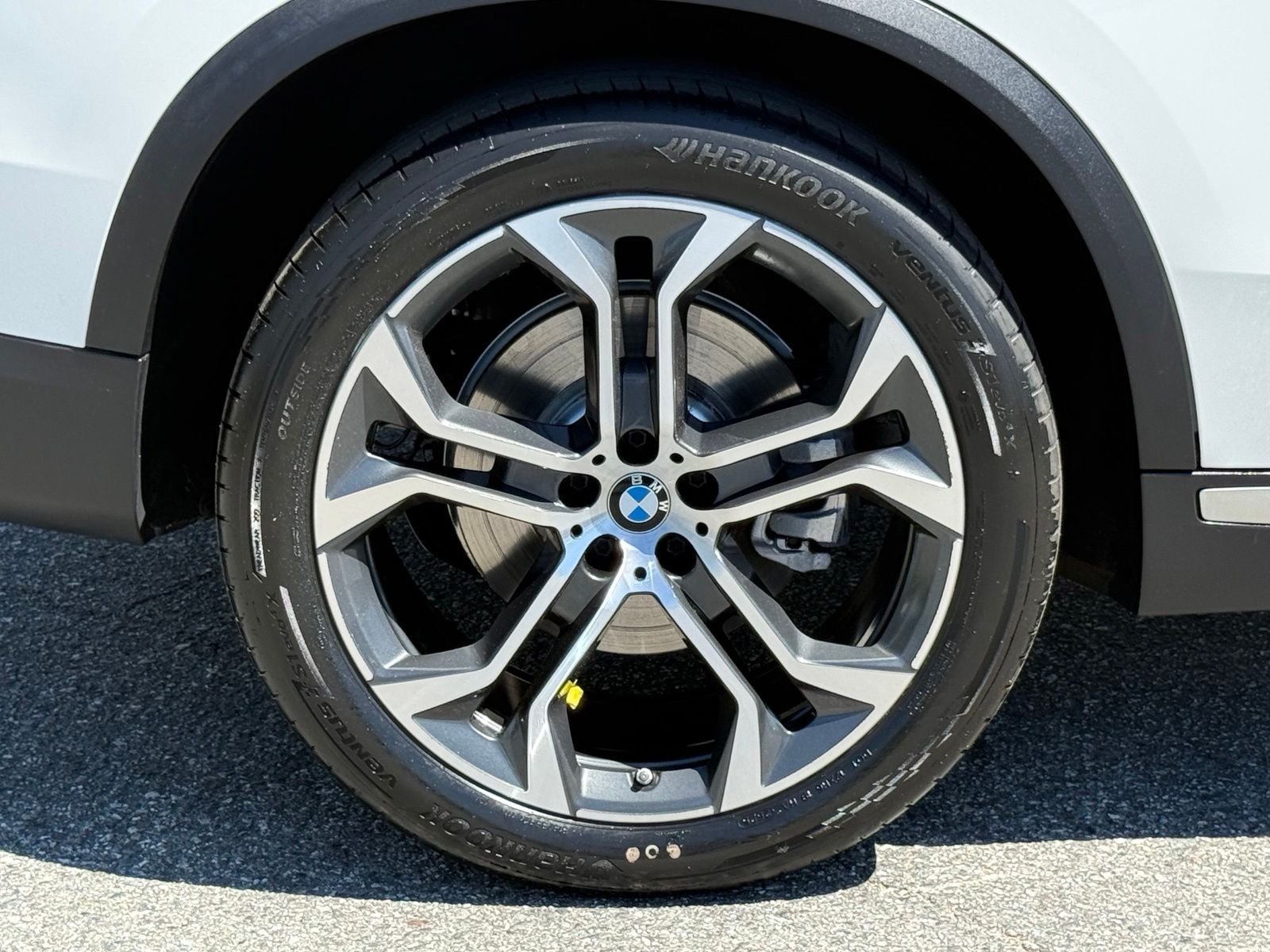 Certified Used 2023 Mineral White Metallic BMW xDrive40i image 18