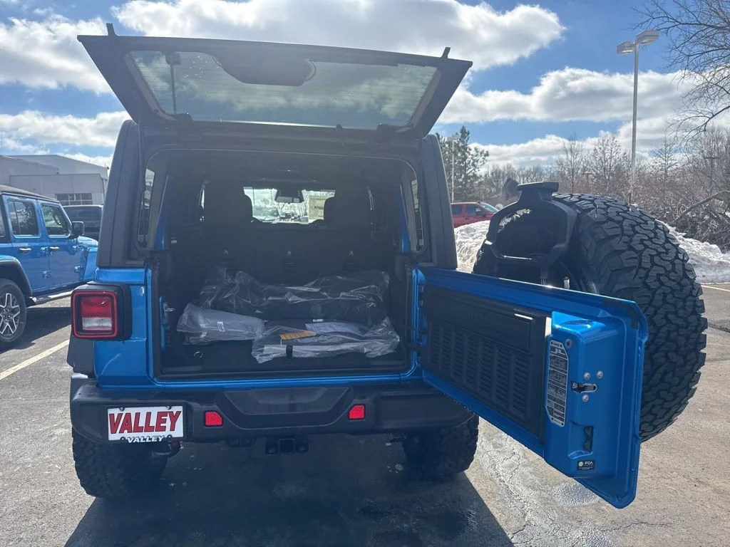 2025 Jeep Wrangler 4-Door Willys - Photo 38