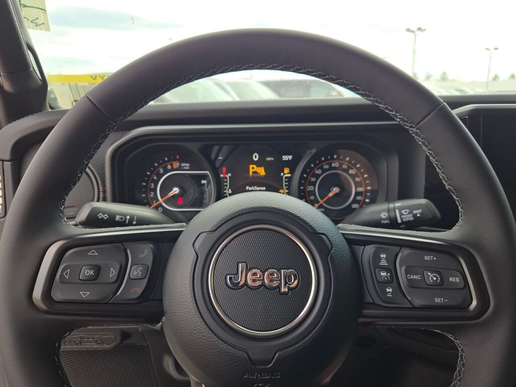 New 2026 Bright White Clear-Coat Exterior Paint Jeep Rubicon X image 28