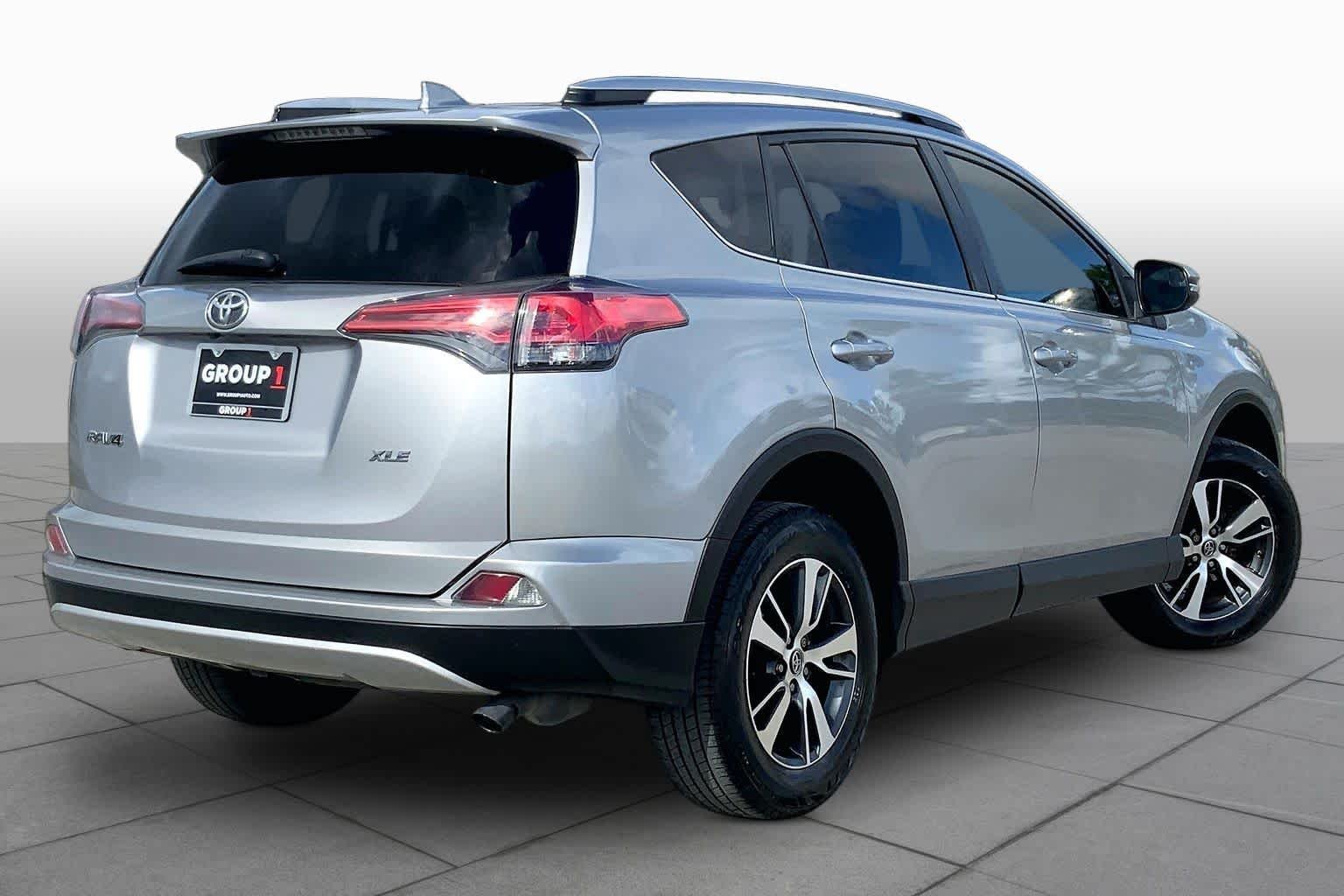 Used 2016 Silver Sky Metallic Toyota XLE image 13