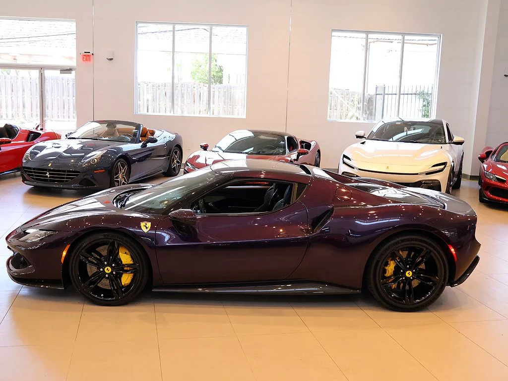 Certified Used 2025 Viola Hong Kong Ferrari  image 3