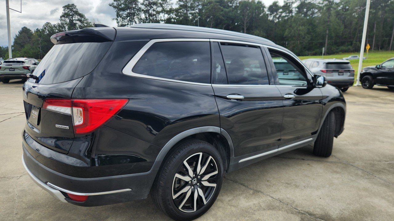 Used 2020 Black Honda Touring 8-Passenger image 3