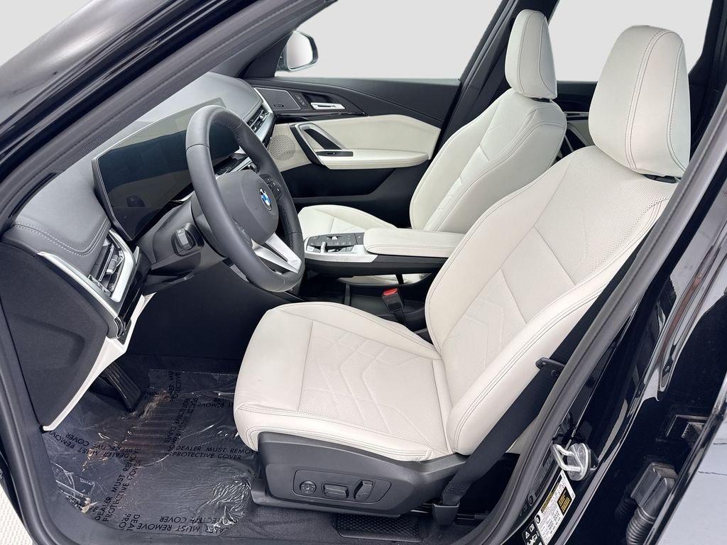 Used 2026 Jet Black BMW xDrive28i image 18