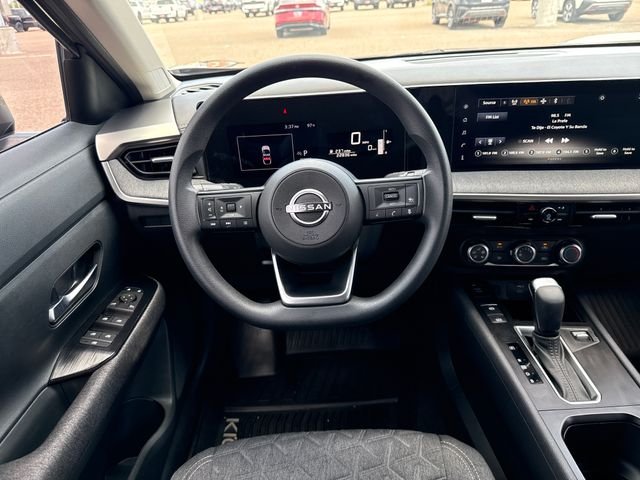 Used 2025 Brown Nissan SV image 13