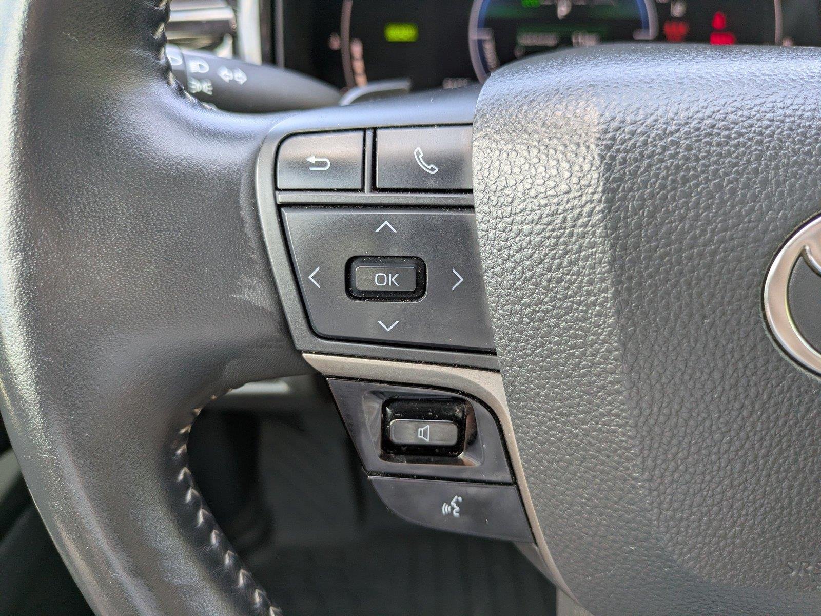 Used 2025  Toyota SE image 22