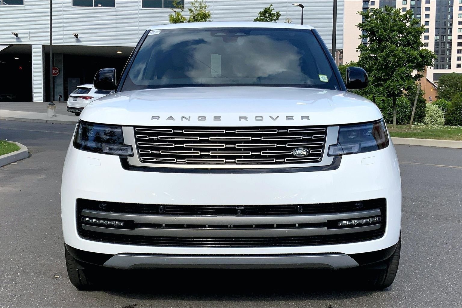 New 2026 Fuji White LAND ROVER SE image 3