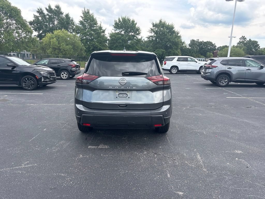 Used 2025 Gun Metallic Nissan SV image 4