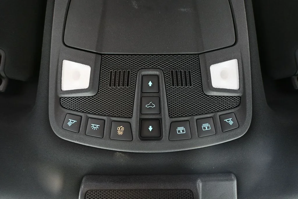 Used 2020 White Ford XLT image 36