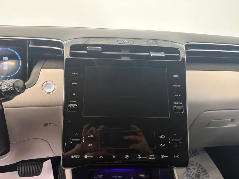 Used 2022 Black Hyundai SEL Convenience image 28