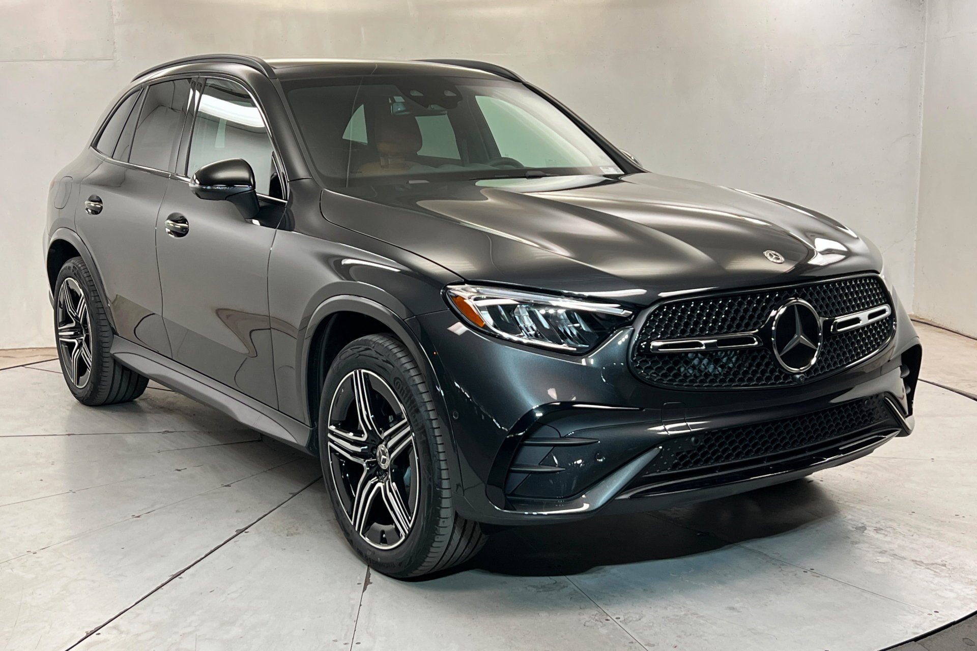 New 2027 Graphite Grey Metallic Mercedes-Benz GLC 300 image 33