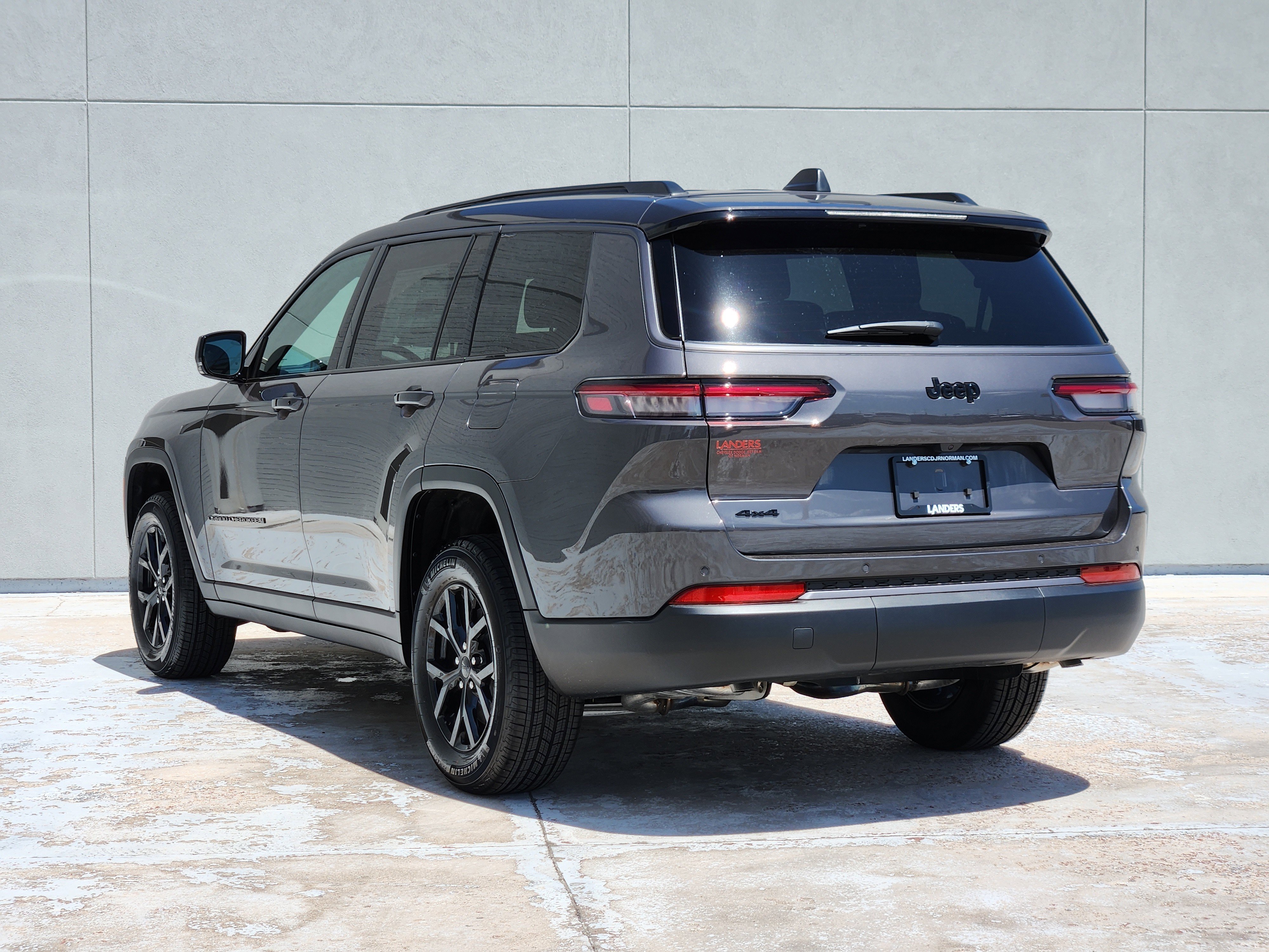 New 2026 Baltic Gray Metallic Clear-Coat Exterior Paint Jeep Laredo Altitude image 3