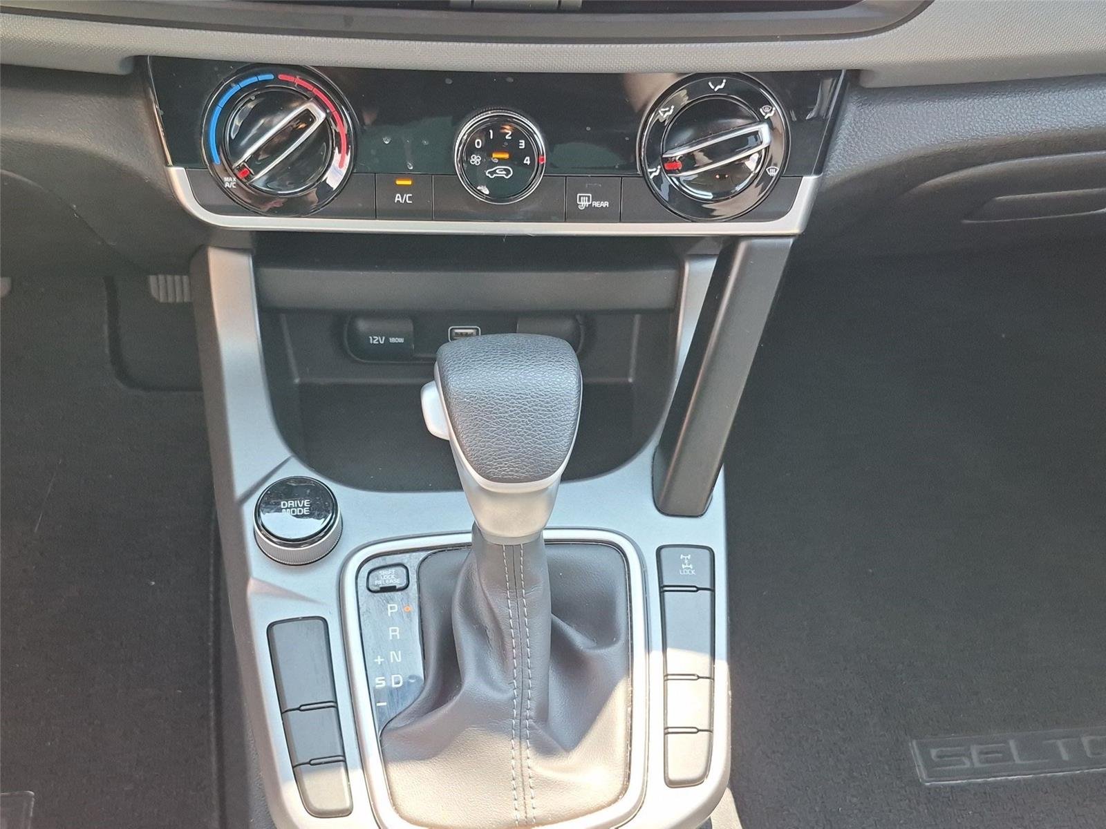 Used 2023 Snow White Pearl Kia LX image 27