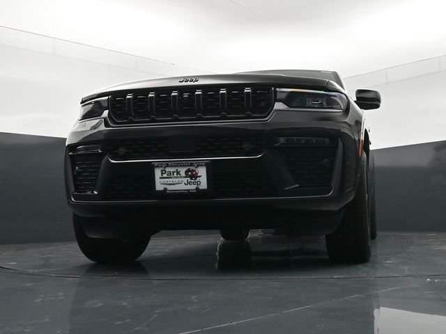 New 2026 Diamond Black Crystal Pearl-Coat Exterior Paint Jeep Limited image 19