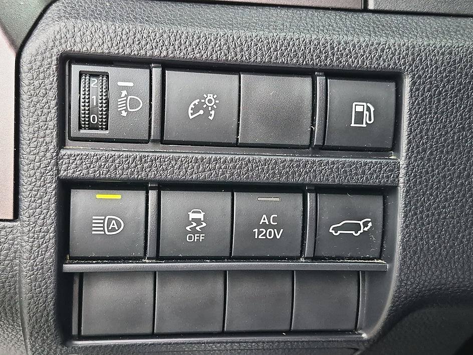 Used 2025 Cutting Edge Toyota SR5 image 21