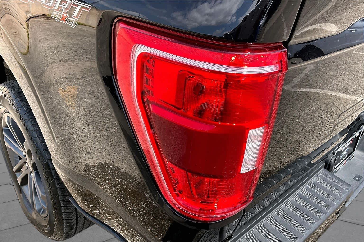 Used 2023 Agate Black Metallic Ford XLT image 28