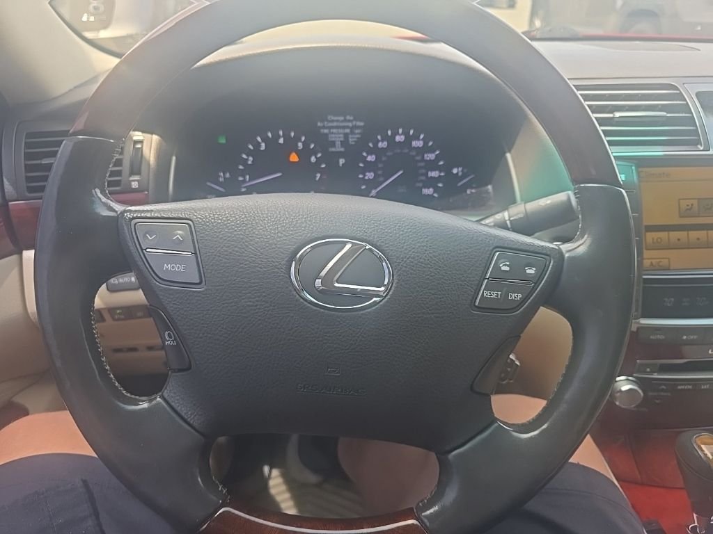 Used 2012 Red Lexus 460 image 15
