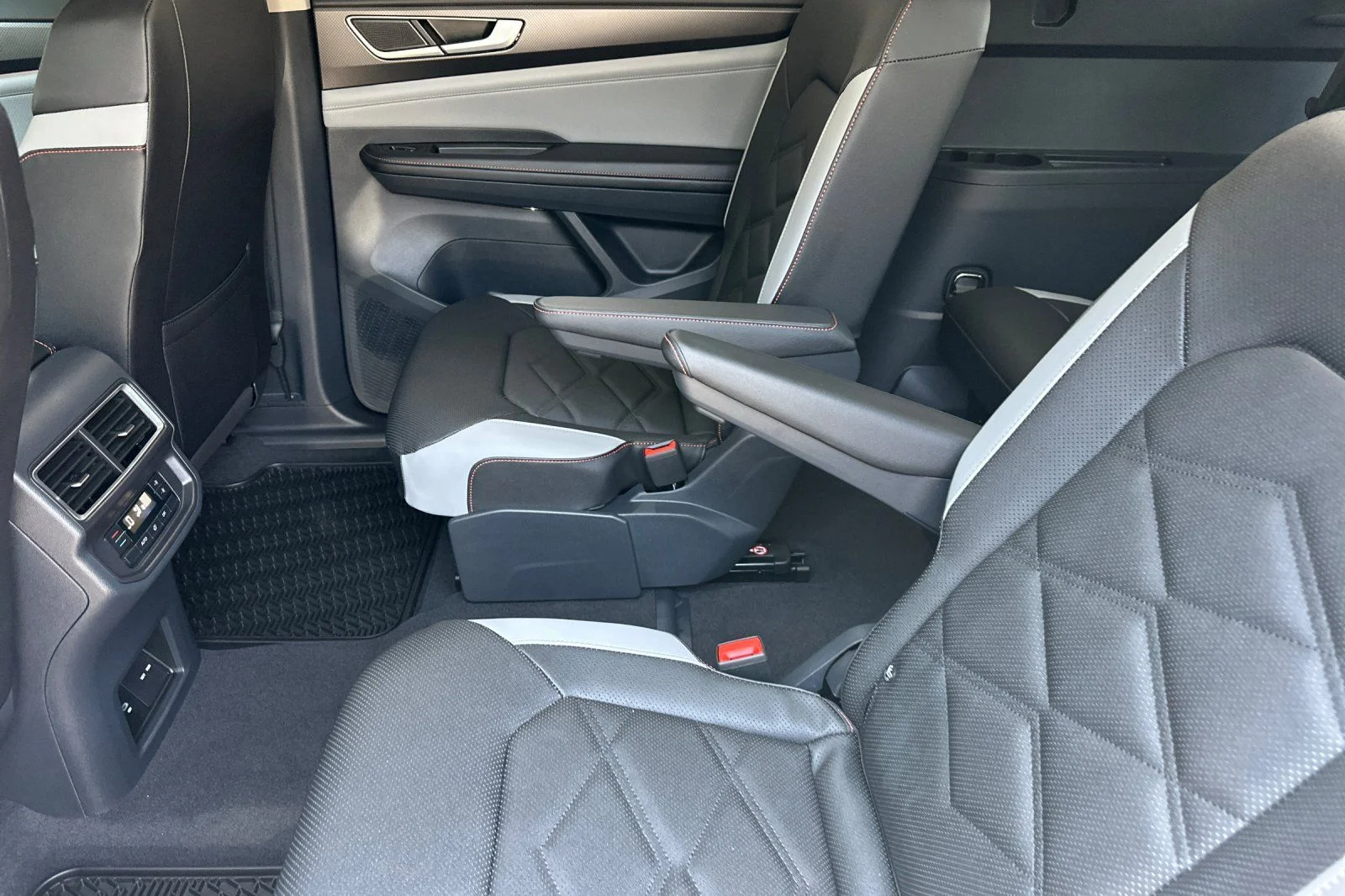 New 2026 White Volkswagen Peak Edition image 10