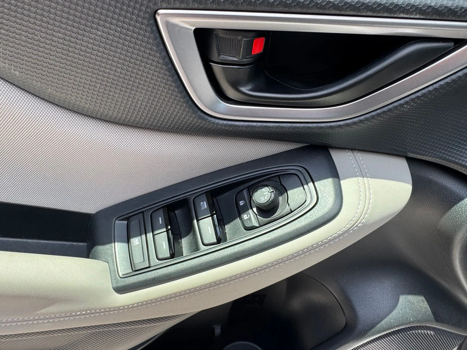 Used 2023 White Subaru Base image 8