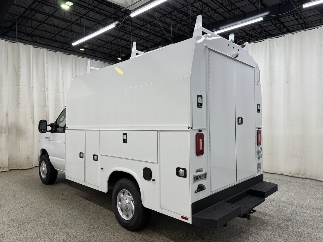 New 2027 Oxford White Ford E-350 SRW image 9