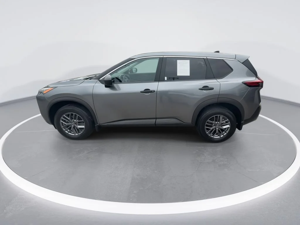 Used 2023 Gray Nissan S image 5