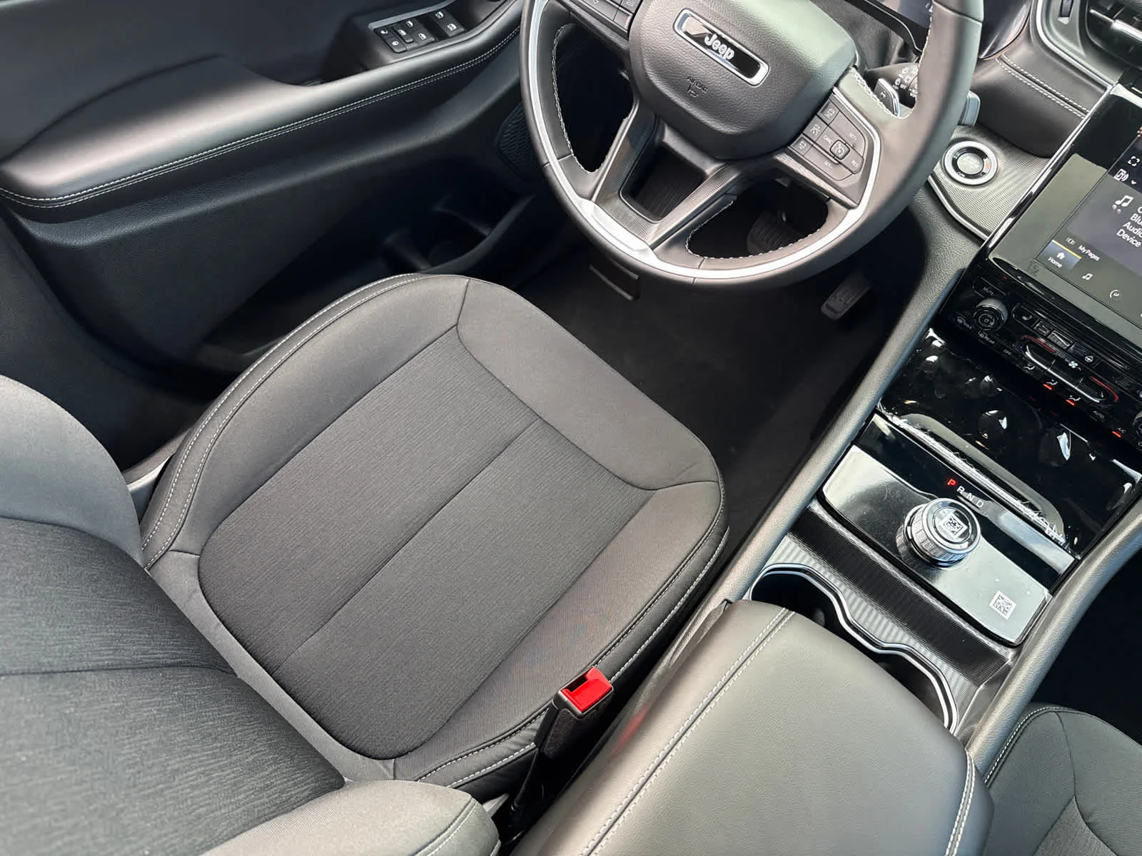 New 2026 Baltic Gray Metallic Clearcoat Jeep Laredo X image 28
