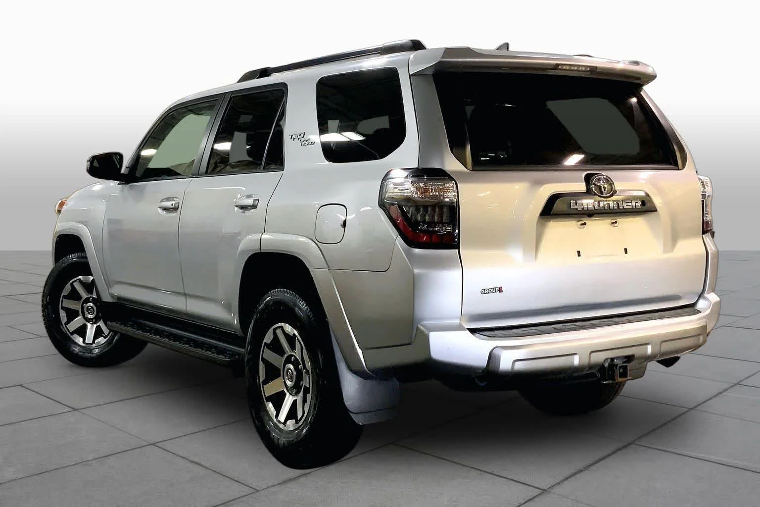 Used 2020 Classic Silver Metallic Toyota SR5 image 11