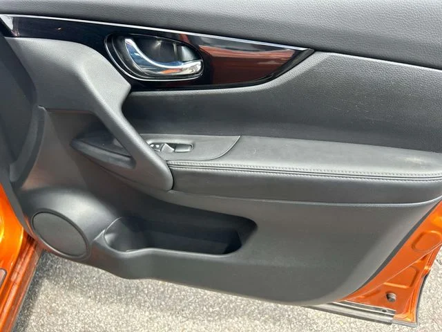 Used 2022 Orange Nissan SV image 22