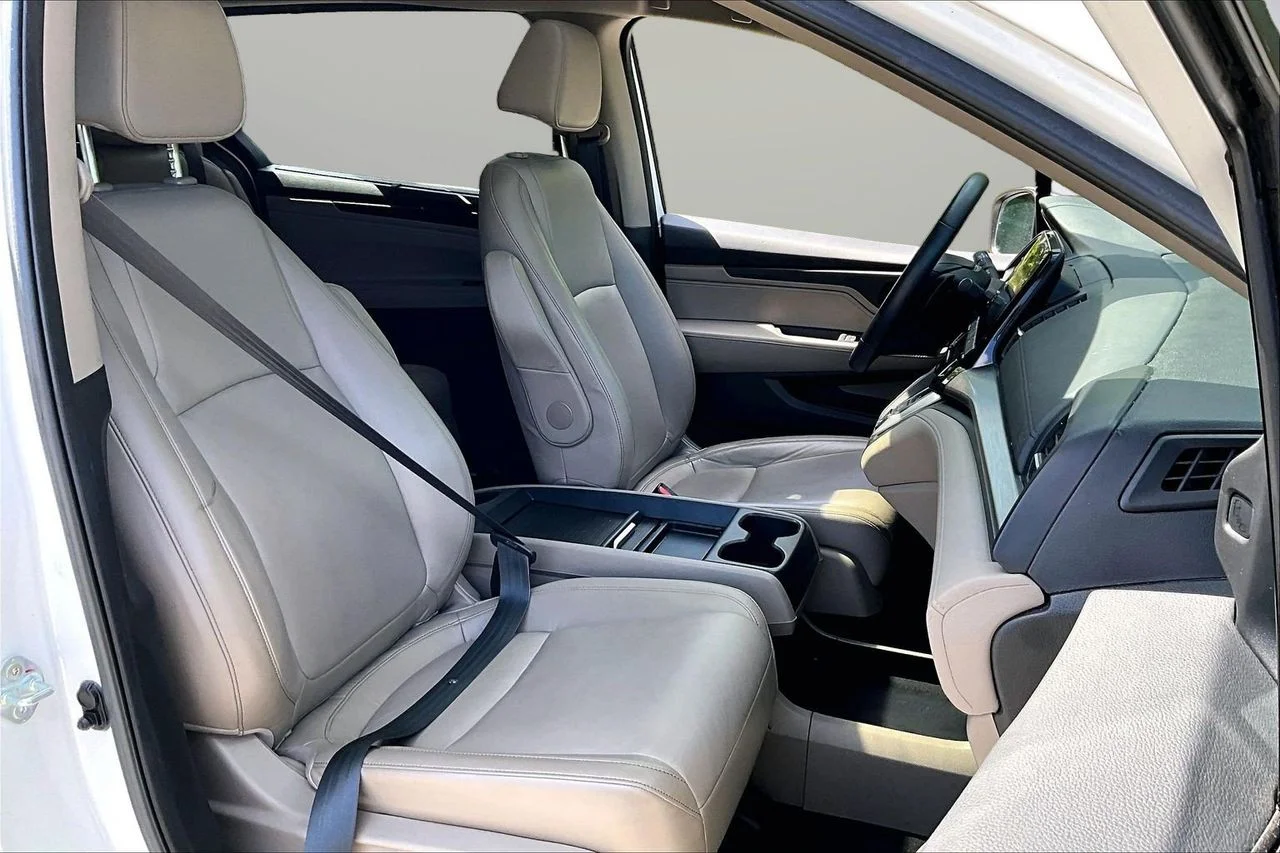 Used 2023  Honda EX-L image 23