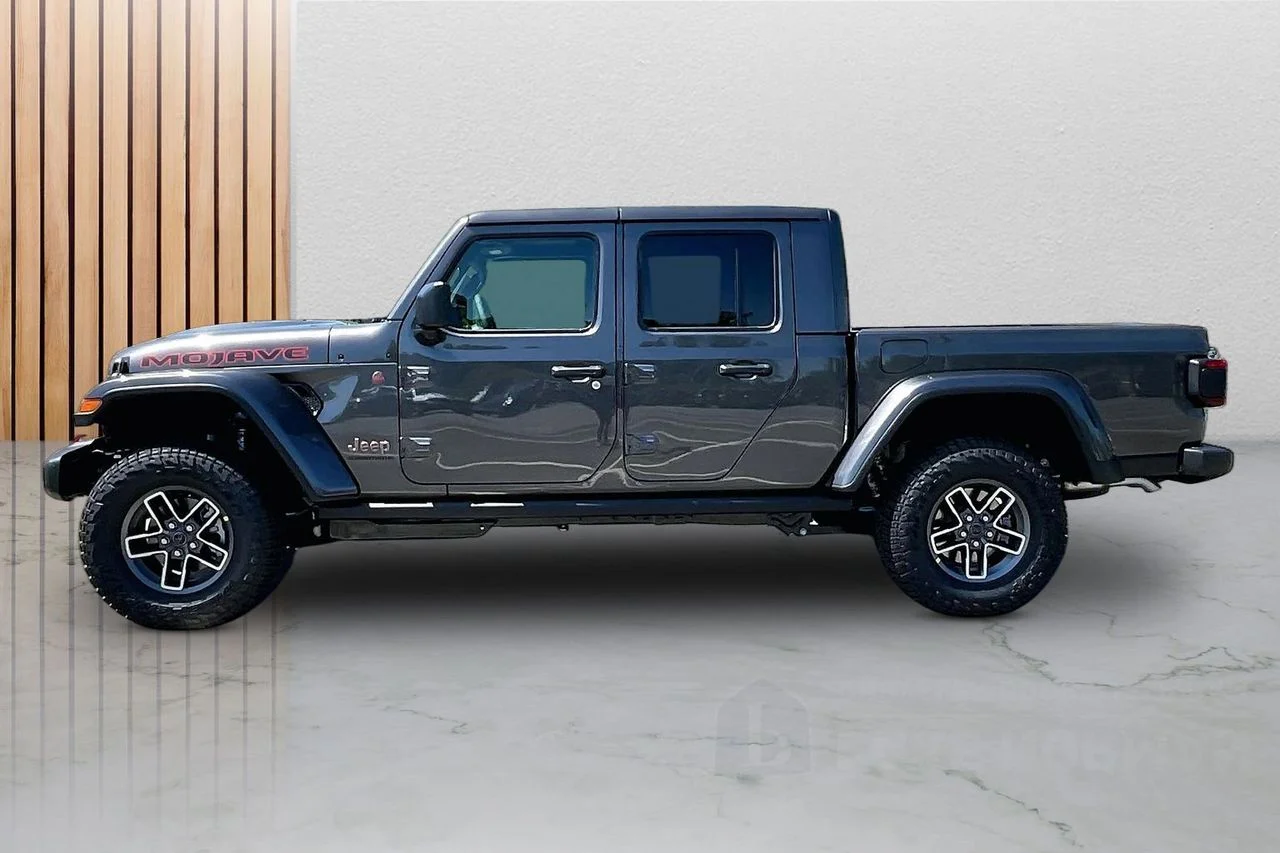 New 2026 Granite Crystal Metallic Clear-Coat Exterior Paint Jeep Mojave image 5